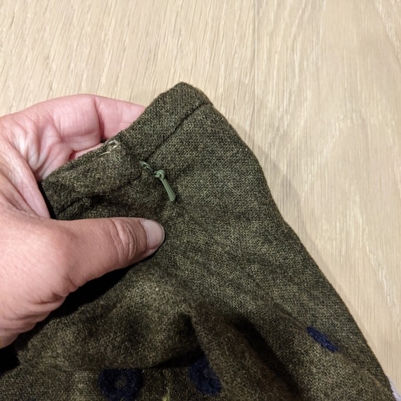 Beautiful Wool midi skirt - Picture 4 of 8